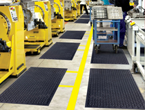 工人站立防滑、抗疲勞、耐油解決方案：安全工作地墊