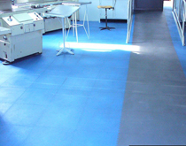 工業(yè)廠房地面處理材料，藍(lán)色和灰色工業(yè)地板磚鋪裝風(fēng)格